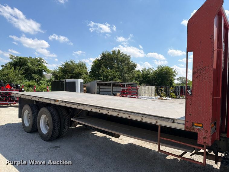 image for item EO8613 2017 Freightliner Business Class M2 flatbed truck