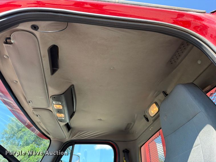 image for item EO8613 2017 Freightliner Business Class M2 flatbed truck