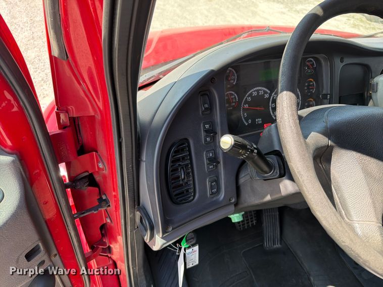 image for item EO8613 2017 Freightliner Business Class M2 flatbed truck