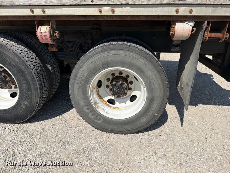 image for item EO8613 2017 Freightliner Business Class M2 flatbed truck