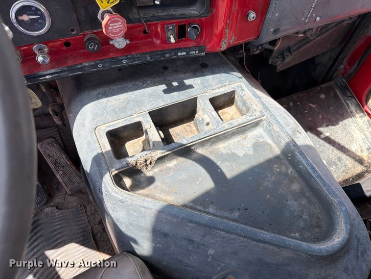 image for item EO8641 1984 GMC Brigadier semi truck