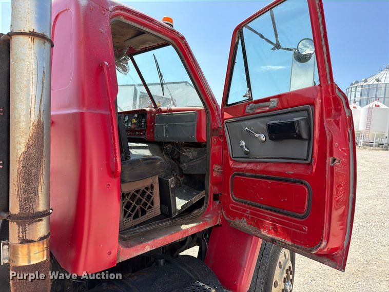 image for item EO8641 1984 GMC Brigadier semi truck