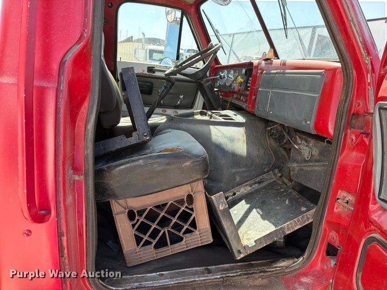 image for item EO8641 1984 GMC Brigadier semi truck