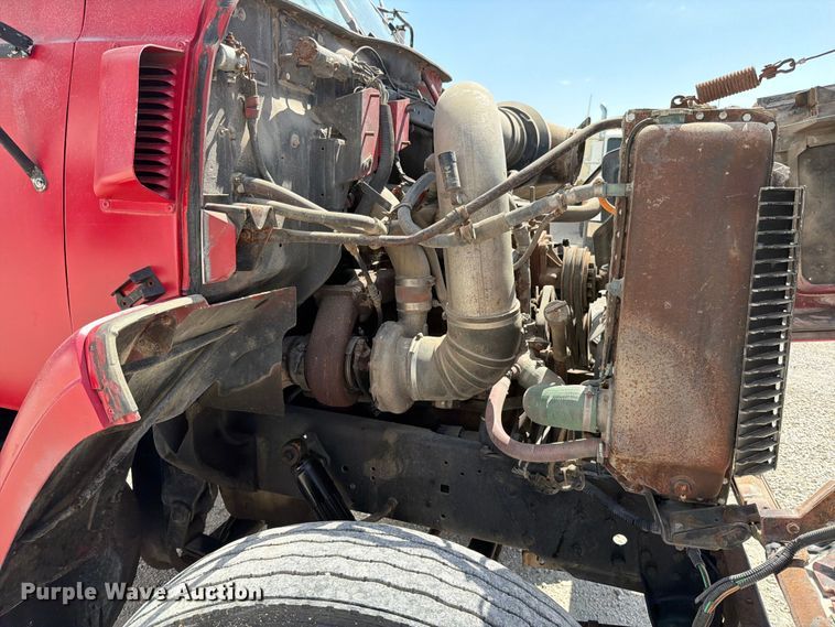 image for item EO8641 1984 GMC Brigadier semi truck