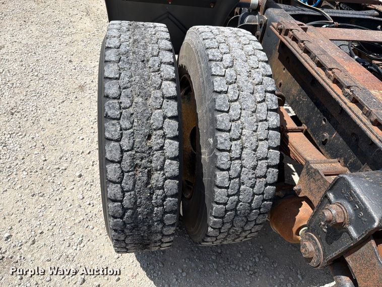 image for item EO8641 1984 GMC Brigadier semi truck
