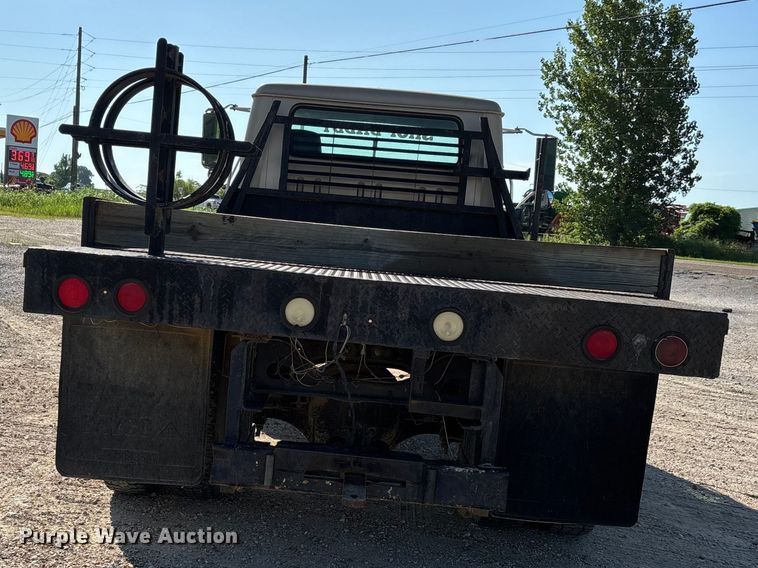 image for item ER3148 1986 International 1945 flatbed truck