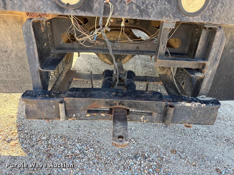 image for item ER3148 1986 International 1945 flatbed truck