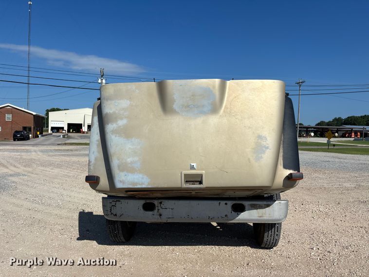 image for item ER3148 1986 International 1945 flatbed truck