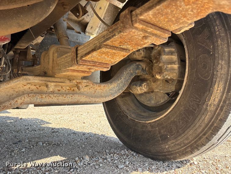 image for item ER3148 1986 International 1945 flatbed truck