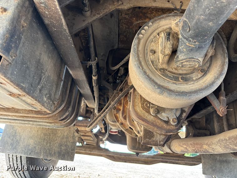 image for item ER3148 1986 International 1945 flatbed truck