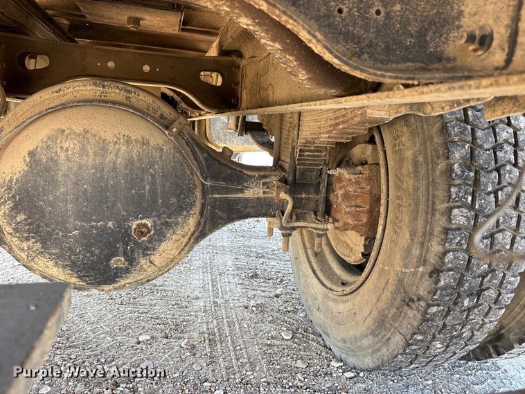 image for item ER3148 1986 International 1945 flatbed truck