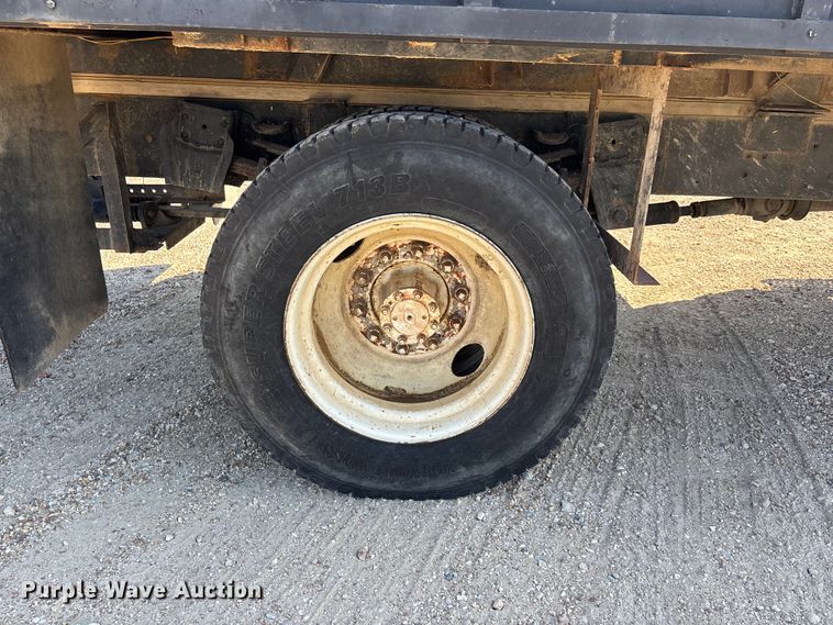 image for item ER3148 1986 International 1945 flatbed truck