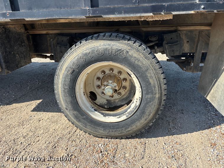 image for item ER3148 1986 International 1945 flatbed truck