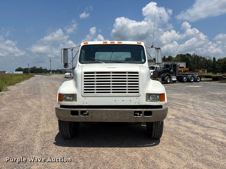 image for item ER3149 1990 International 4900 truck cab and chassis