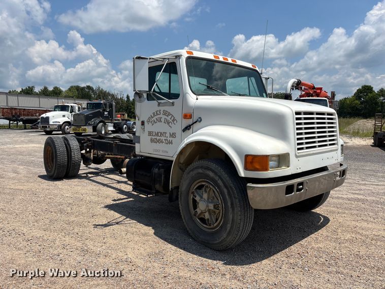 image for item ER3149 1990 International 4900 truck cab and chassis