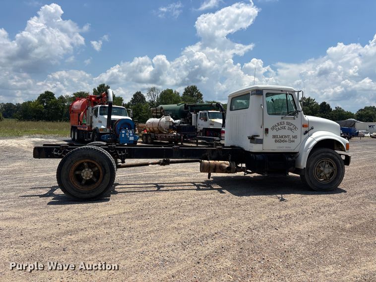 image for item ER3149 1990 International 4900 truck cab and chassis