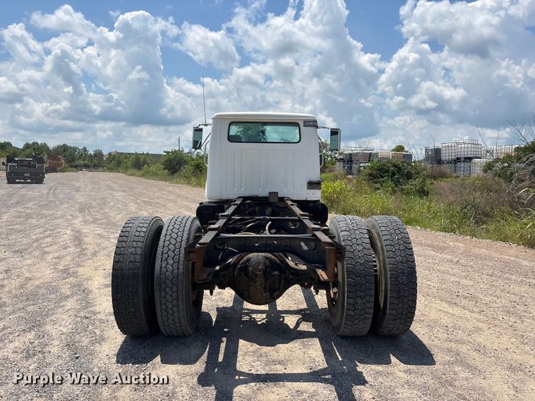 image for item ER3149 1990 International 4900 truck cab and chassis