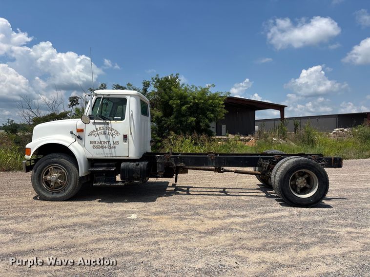 image for item ER3149 1990 International 4900 truck cab and chassis