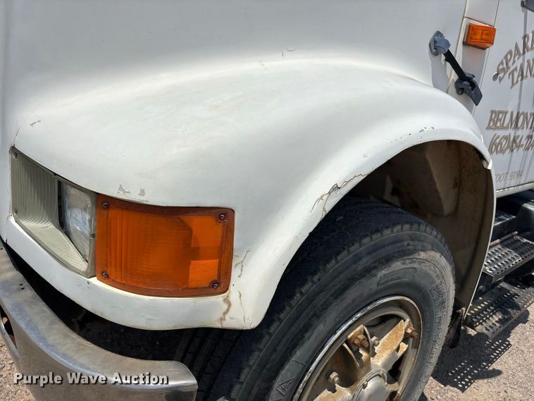 image for item ER3149 1990 International 4900 truck cab and chassis