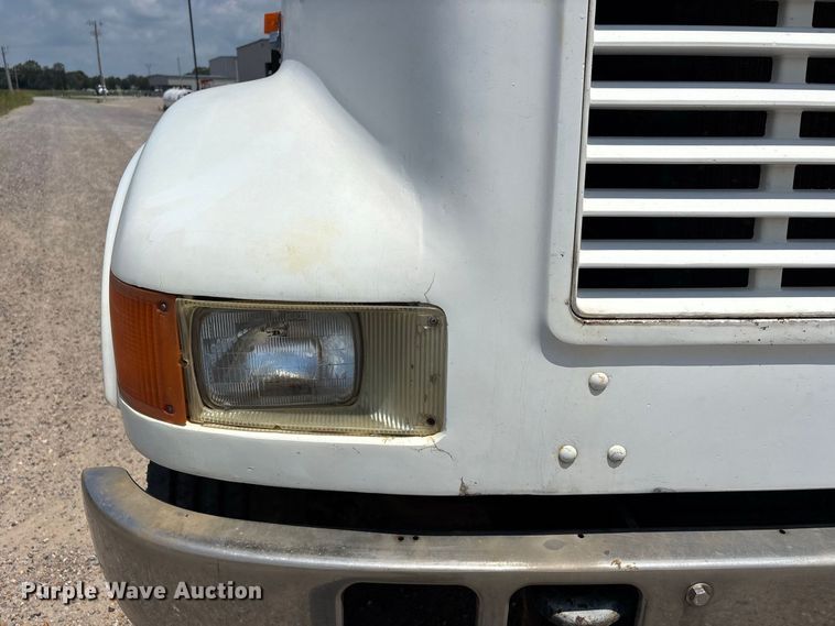 image for item ER3149 1990 International 4900 truck cab and chassis