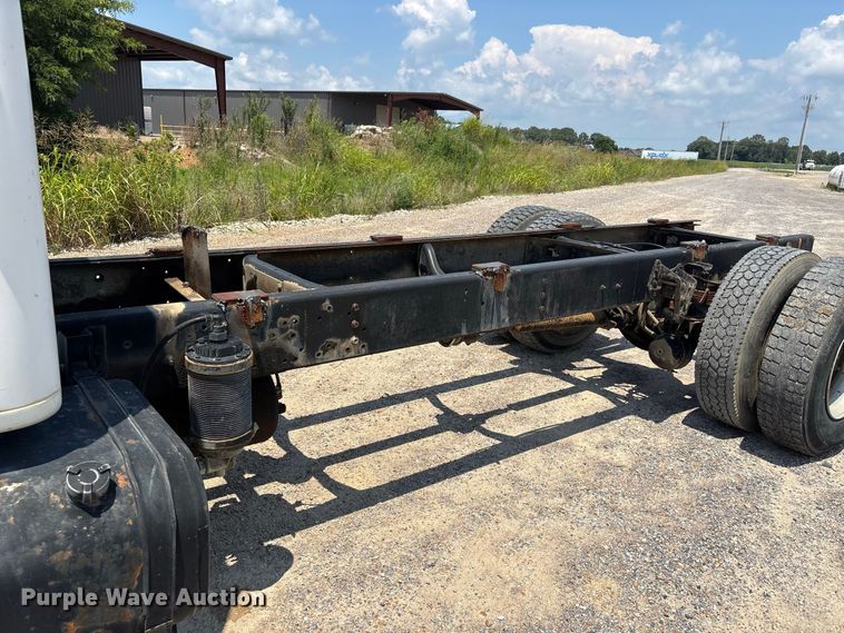 image for item ER3149 1990 International 4900 truck cab and chassis