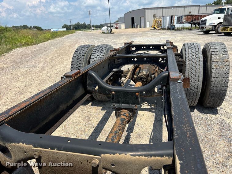 image for item ER3149 1990 International 4900 truck cab and chassis