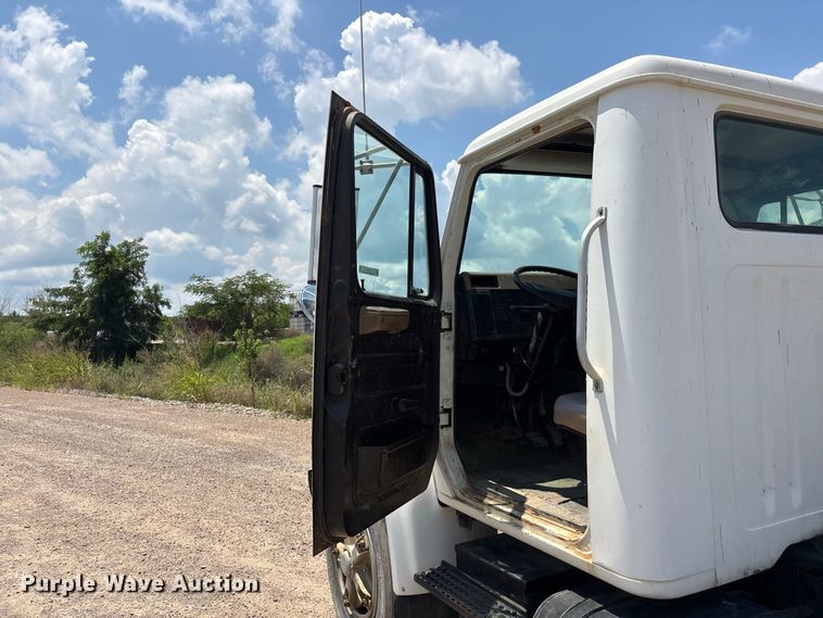 image for item ER3149 1990 International 4900 truck cab and chassis
