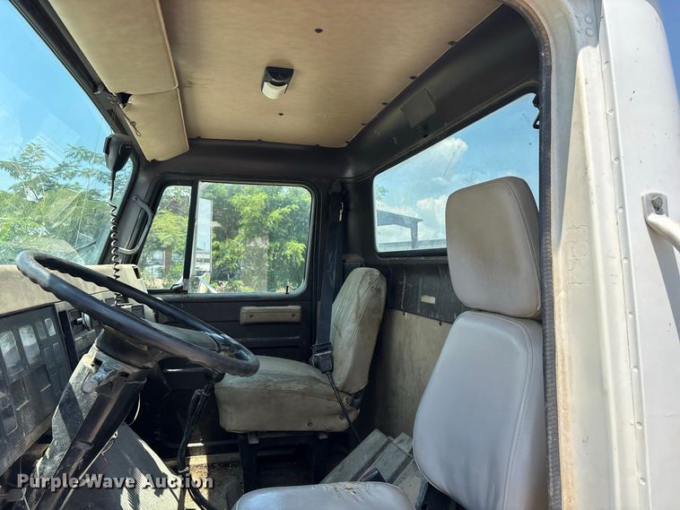 image for item ER3149 1990 International 4900 truck cab and chassis