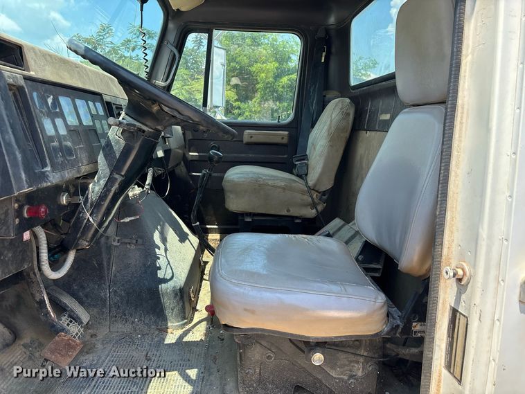 image for item ER3149 1990 International 4900 truck cab and chassis