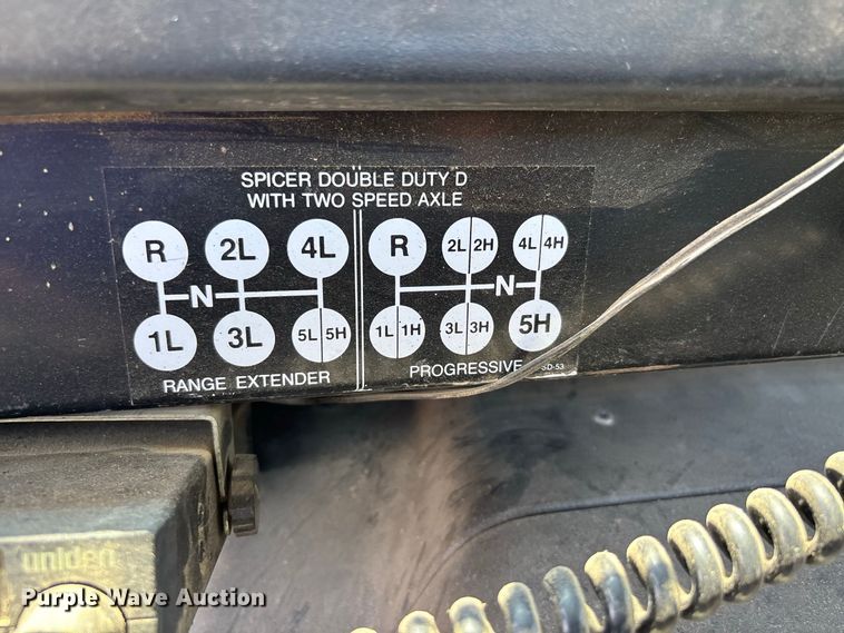 image for item ER3149 1990 International 4900 truck cab and chassis