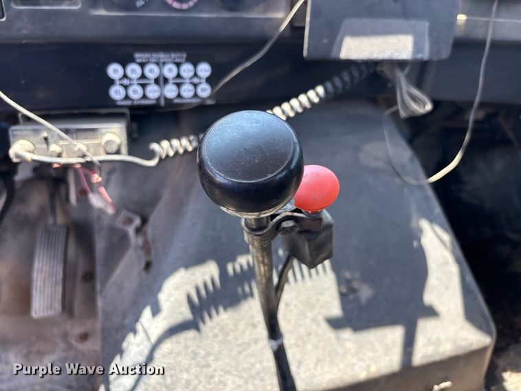 image for item ER3149 1990 International 4900 truck cab and chassis