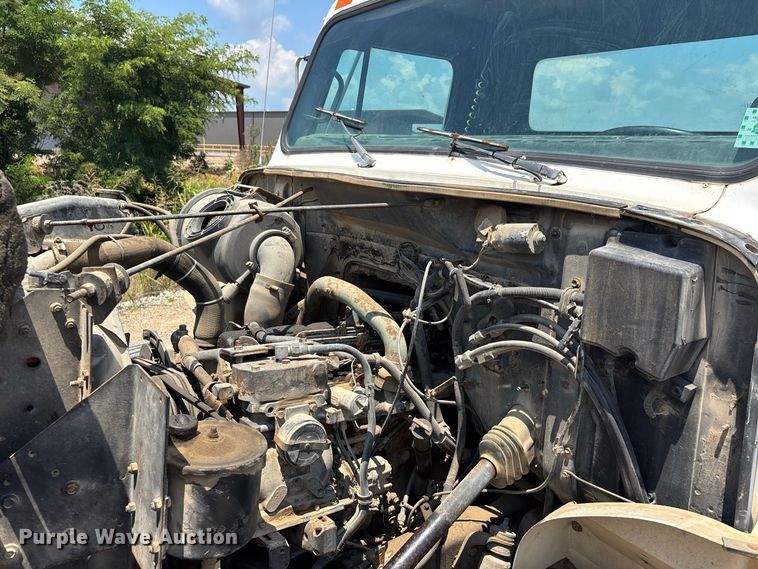 image for item ER3149 1990 International 4900 truck cab and chassis