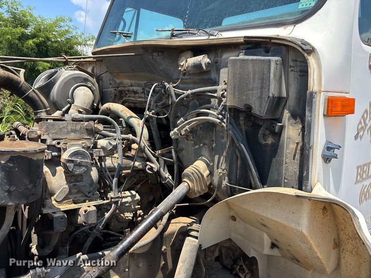 image for item ER3149 1990 International 4900 truck cab and chassis