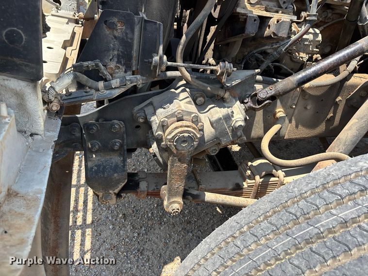 image for item ER3149 1990 International 4900 truck cab and chassis