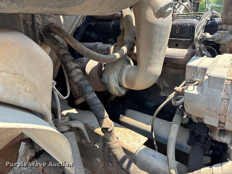 image for item ER3149 1990 International 4900 truck cab and chassis