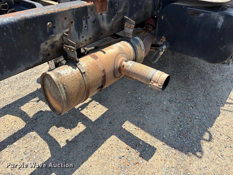 image for item ER3149 1990 International 4900 truck cab and chassis