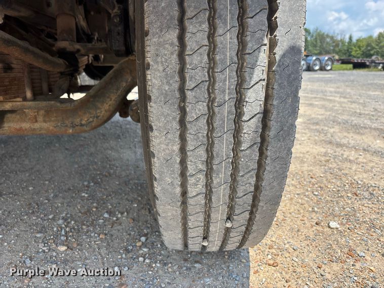 image for item ER3149 1990 International 4900 truck cab and chassis