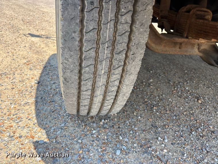 image for item ER3149 1990 International 4900 truck cab and chassis