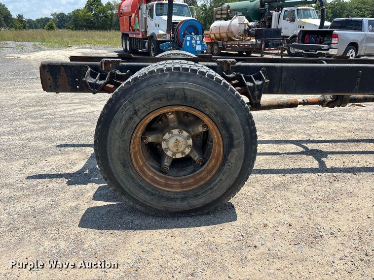 image for item ER3149 1990 International 4900 truck cab and chassis