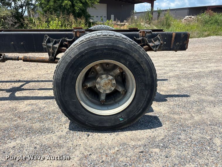 image for item ER3149 1990 International 4900 truck cab and chassis