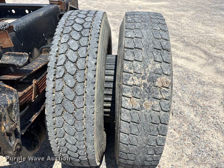 image for item ER3149 1990 International 4900 truck cab and chassis