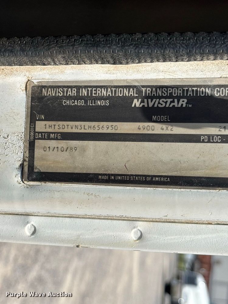 image for item ER3149 1990 International 4900 truck cab and chassis
