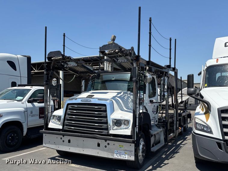 2018 Freightliner 114SD car carrier truck