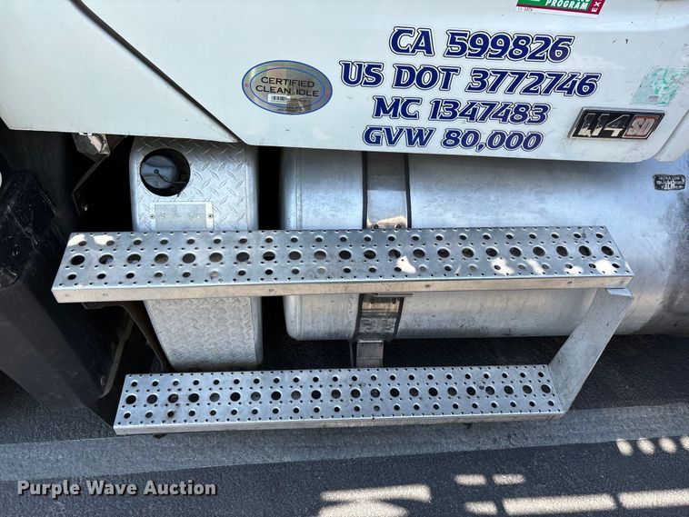 image for item ER7586 2018 Freightliner 114SD car carrier truck