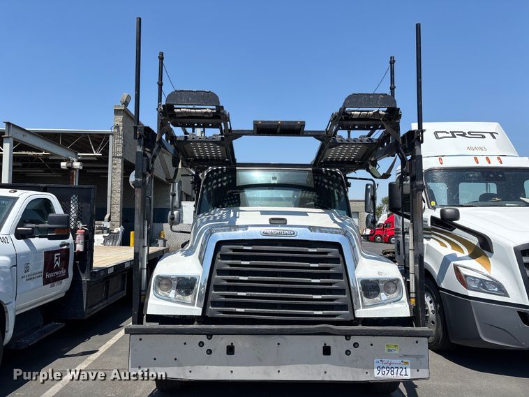 image for item ER7586 2018 Freightliner 114SD car carrier truck