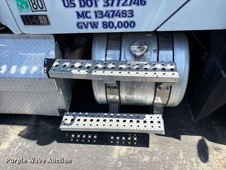 image for item ER7586 2018 Freightliner 114SD car carrier truck