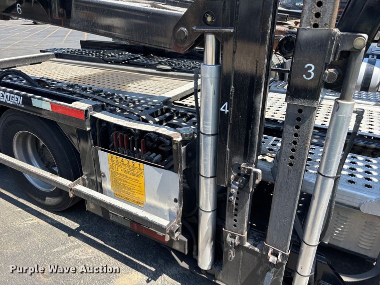 image for item ER7586 2018 Freightliner 114SD car carrier truck