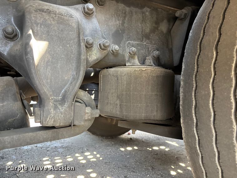 image for item ER7586 2018 Freightliner 114SD car carrier truck