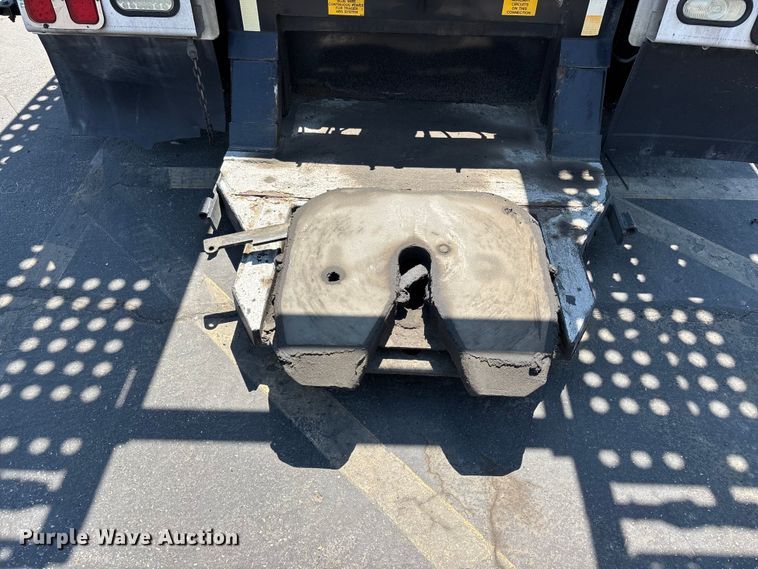 image for item ER7586 2018 Freightliner 114SD car carrier truck