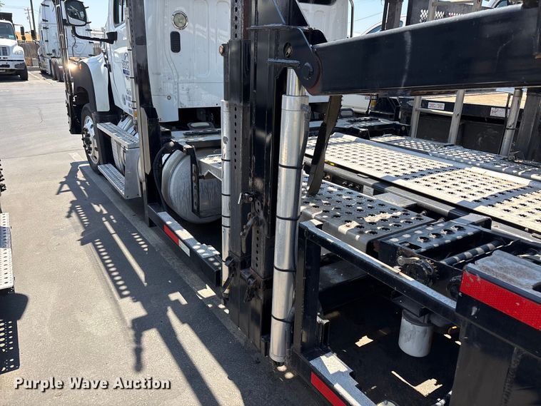 image for item ER7586 2018 Freightliner 114SD car carrier truck